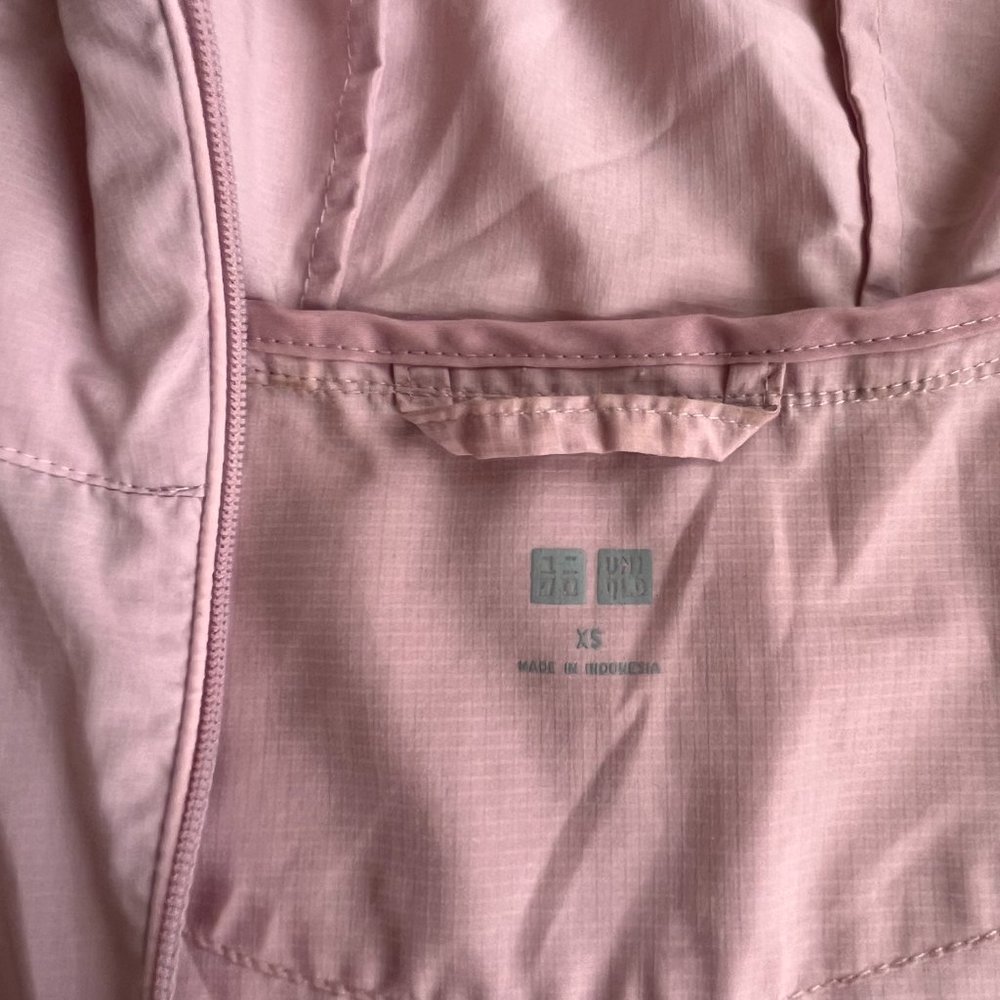 Uniqlo windbreaker XS - Picture 4 of 13